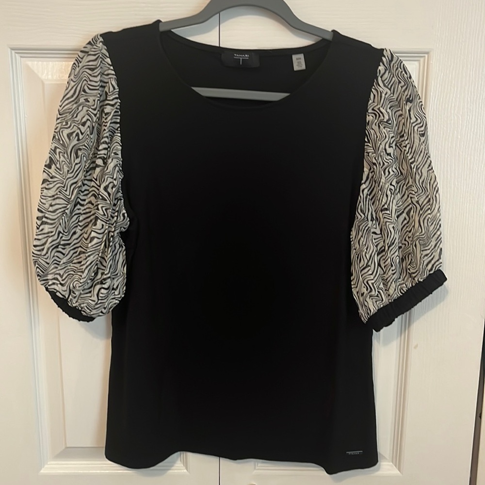 Tahari size M blouse